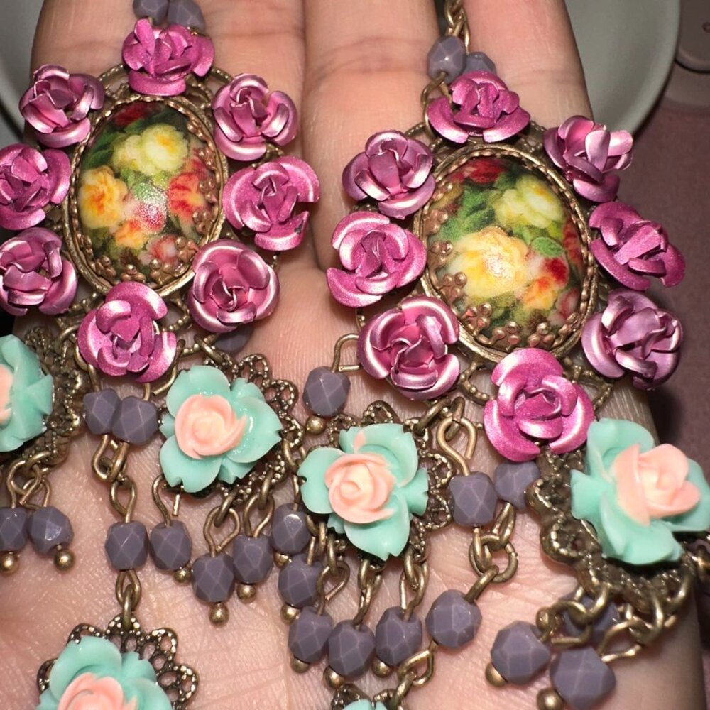 Vintage Floral Chandelier Earrings Rose Cameo Beaded Statement Gold Tone - Picture 3 of 9